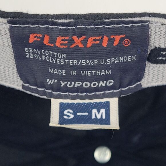 Travis Mathew Golf Hat Cap Men S/M FlexFit Black Monochrome Logo Stretch Yupoong - Picture 9 of 9